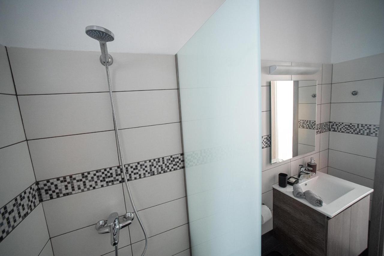 Litmus Apartment Фира Екстериор снимка